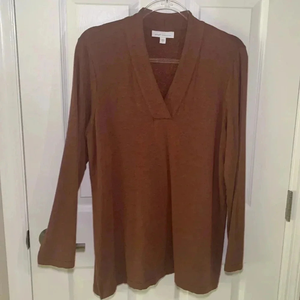 J Jill, pure gel, tranquility fleece size medium, dark brown/rust color